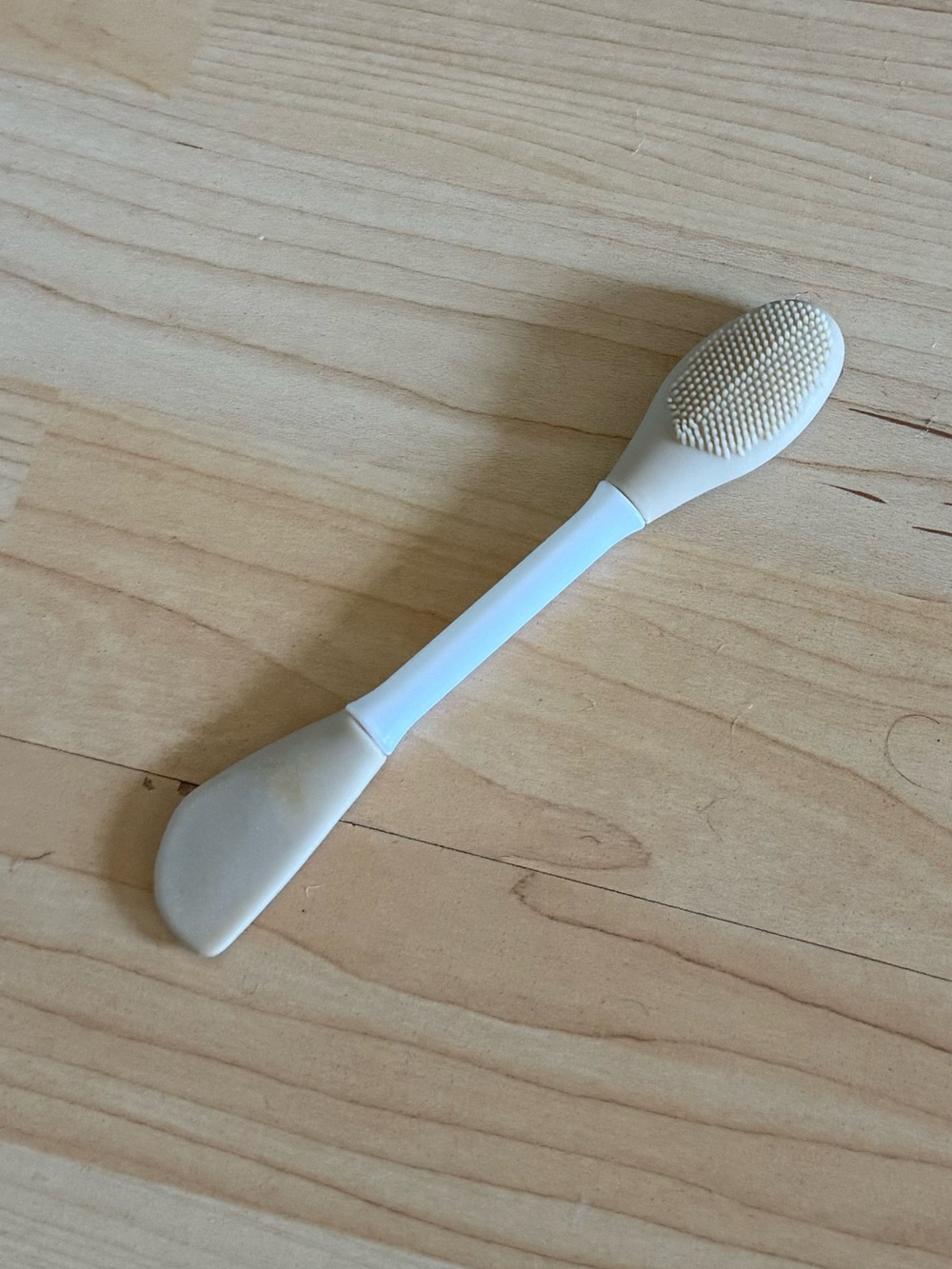 Dual-Ended Silicone Facial Brush and Scraper - Cream/White